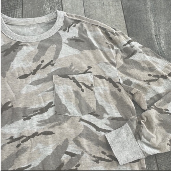 Old Navy Size Medium Camouflage Long-Sleeve Shirt. - Picture 7 of 7